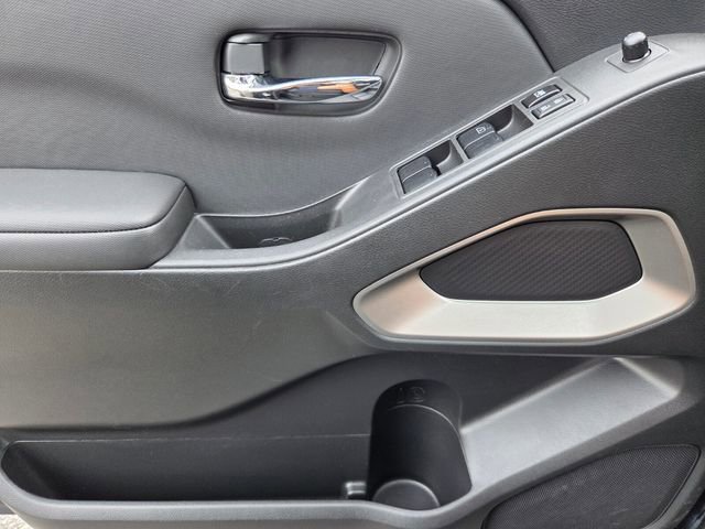 Used 2024 Nissan Frontier SV image 31