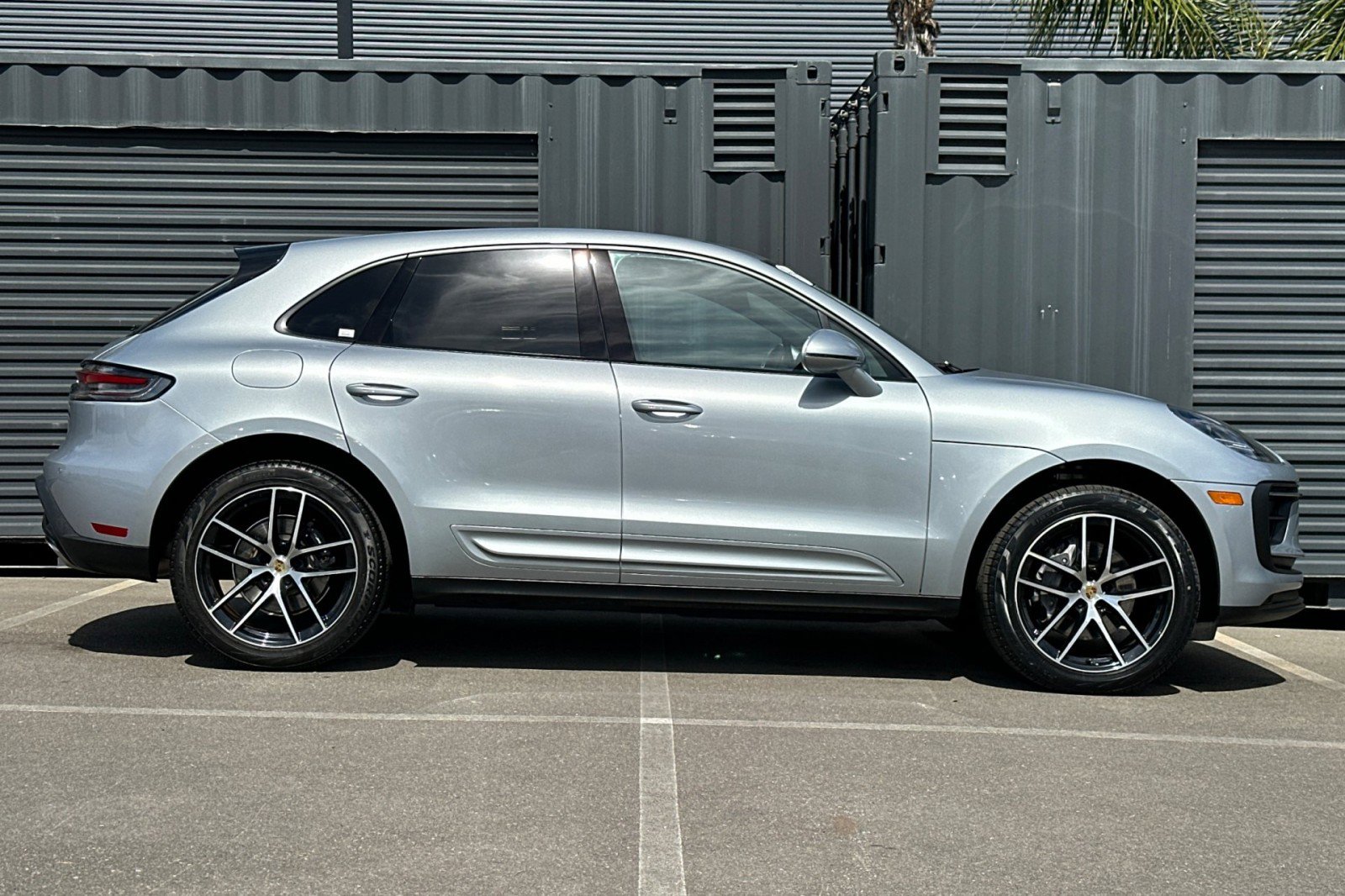 Certified 2023 Porsche Macan AWD/4WD image 9