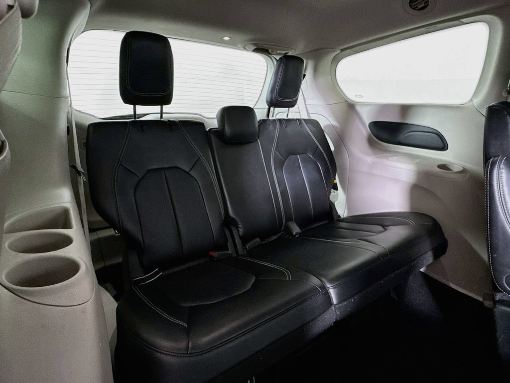 Used 2024 Chrysler Pacifica Touring-L FWD image 26
