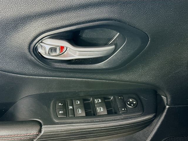 Used 2016 Jeep Cherokee Trailhawk image 18