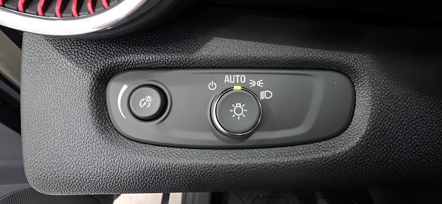 New 2026 Chevrolet Trax RS w/ Sunroof Package image 16