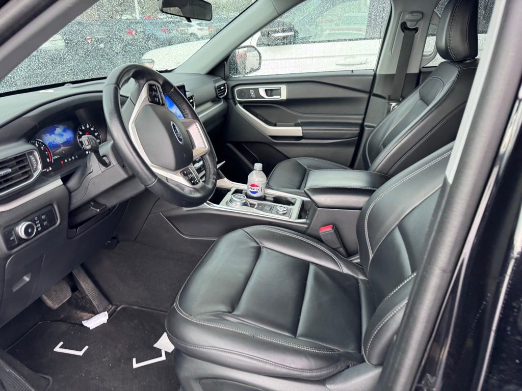 Used 2023 Ford Explorer XLT w/ Equipment Group 202A image 7