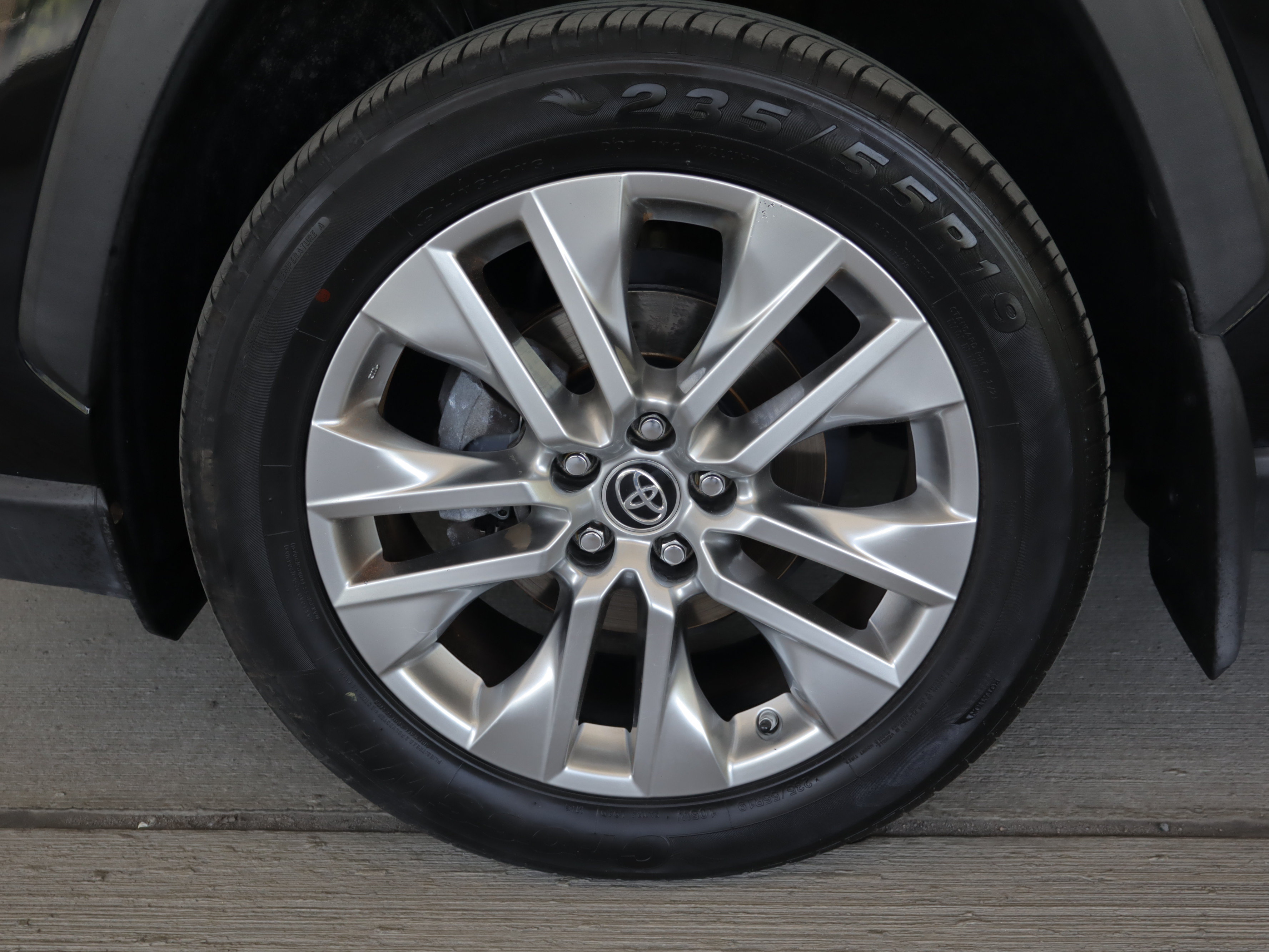 Used 2019 Toyota RAV4 XLE Premium w/ Cold Weather Package AWD/4WD image 28