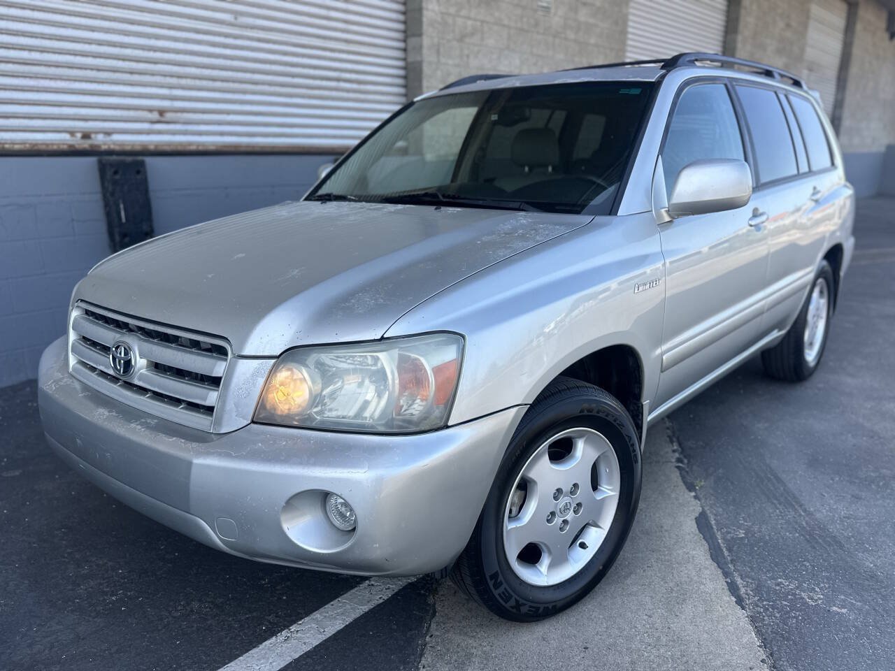 Used 2004 Toyota Highlander Limited w/ Leather Trim Pkg FWD image 1