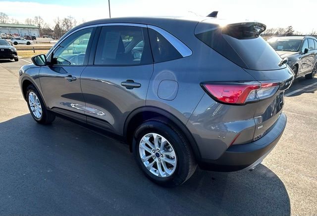 Used 2022 Ford Escape SE image 4
