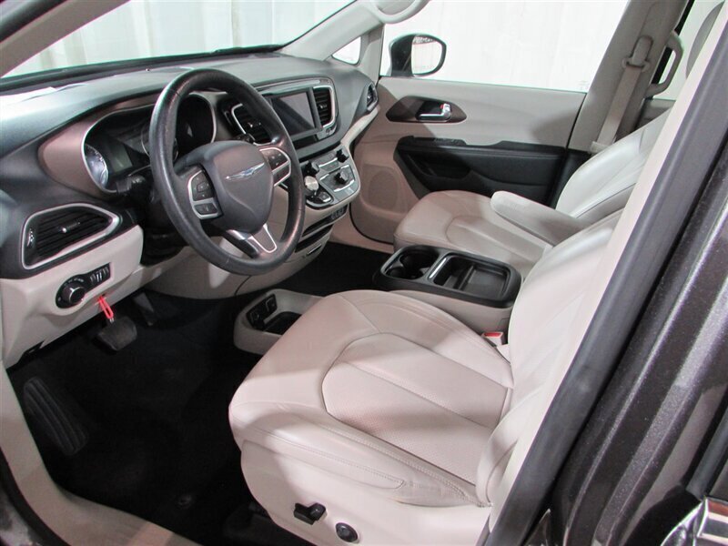Used 2021 Chrysler Voyager Lxi image 87
