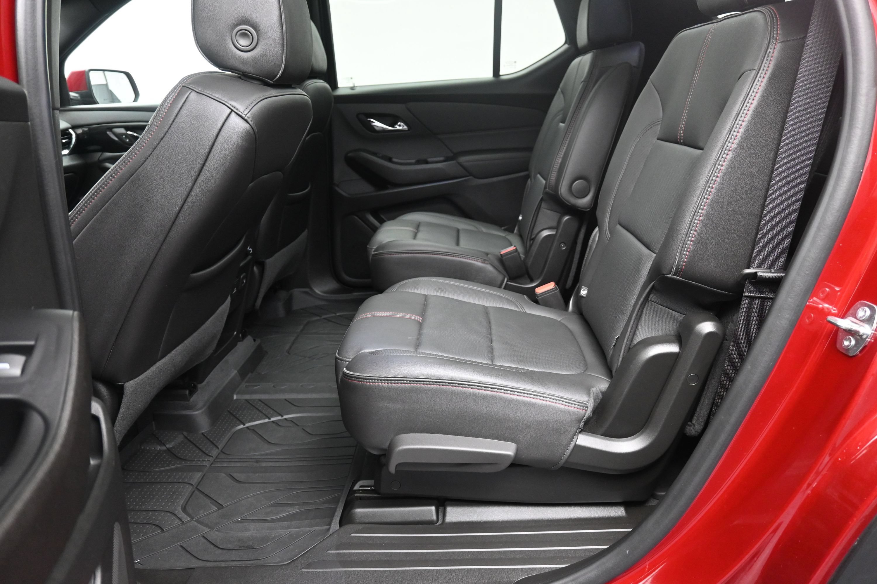 Used 2023 Chevrolet Traverse RS w/ LPO, Floor Liner Package AWD/4WD image 17