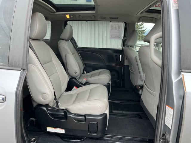 Used 2017 Toyota Sienna Limited FWD image 42