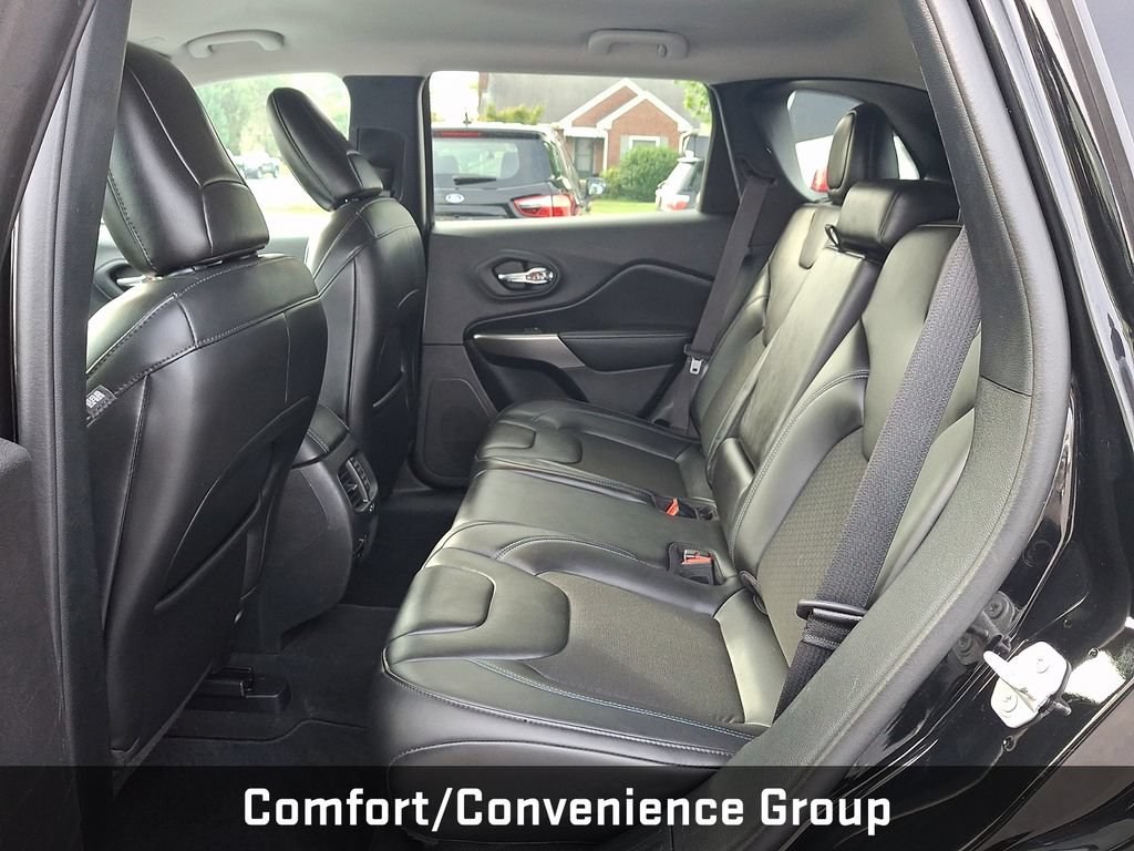 Used 2020 Jeep Cherokee Latitude Plus w/ Comfort/Convenience Group AWD/4WD image 13