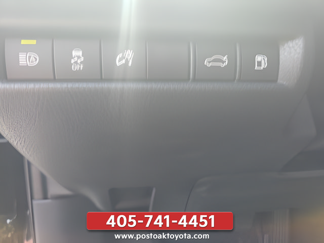 Used 2025 Toyota Camry LE FWD image 13