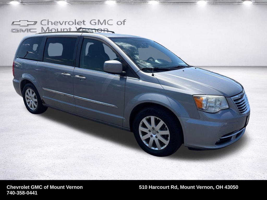 Used 2013 Chrysler Town & Country Touring FWD image 8