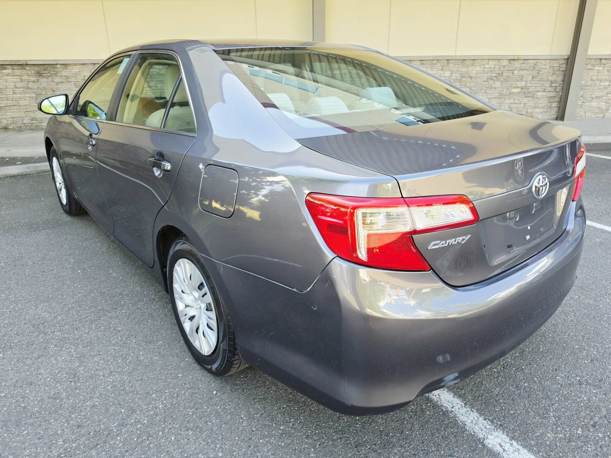 Used 2012 Toyota Camry FWD image 3
