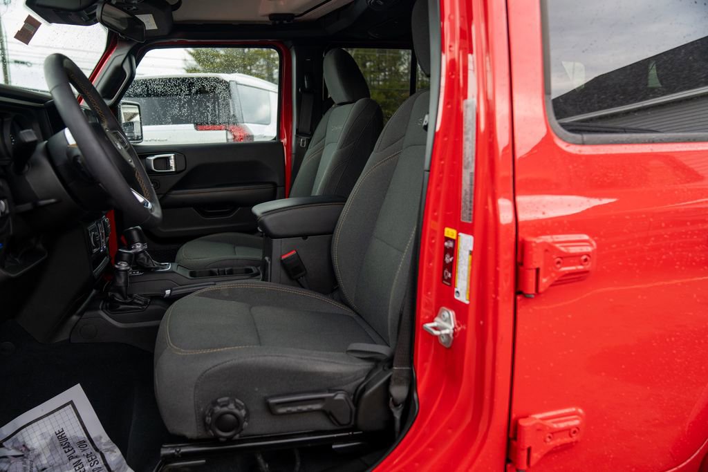 Used 2024 Jeep Wrangler Unlimited Sahara w/ Safety Group image 19