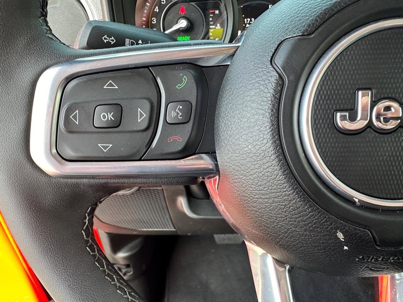 Used 2025 Jeep Wrangler Sahara image 13