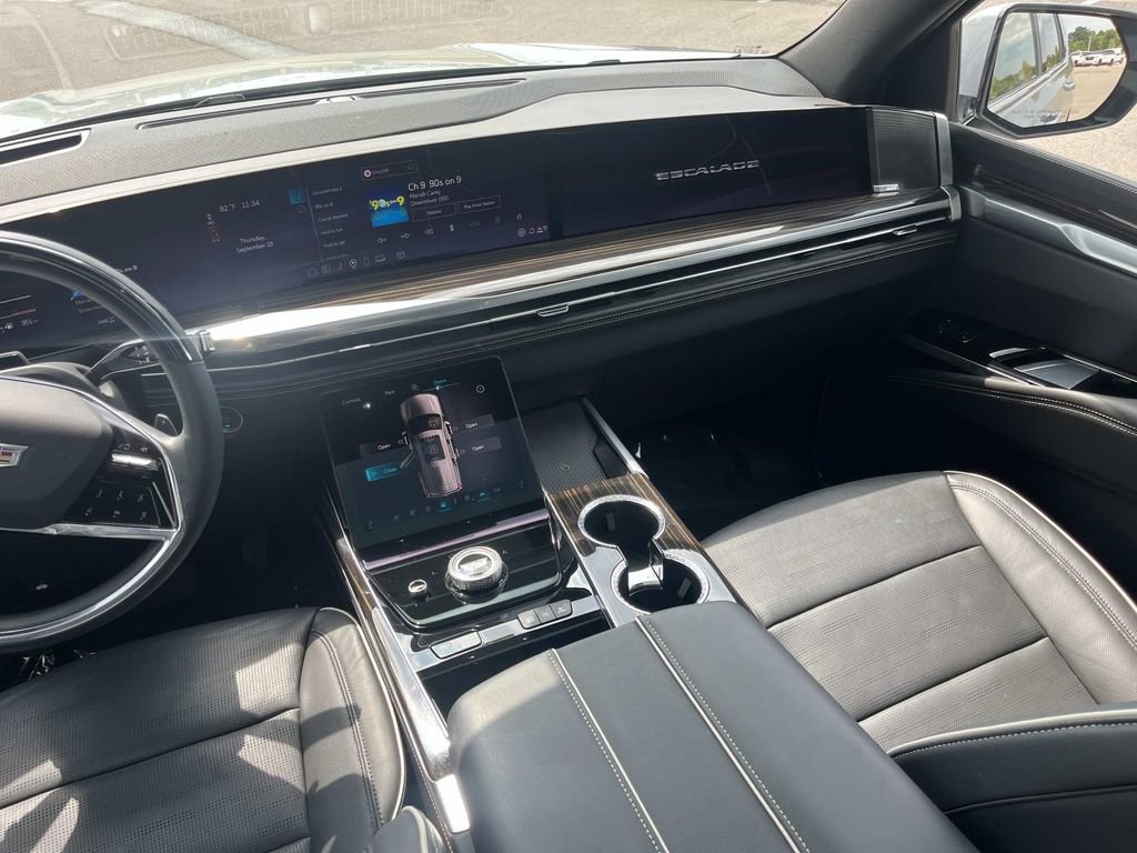 Certified 2025 Cadillac Escalade Premium Luxury w/ Touring Package AWD/4WD image 16