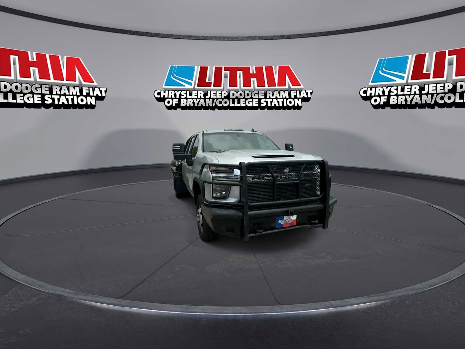 Used 2022 Chevrolet Silverado 3500 LT w/ Convenience Package AWD/4WD image 4