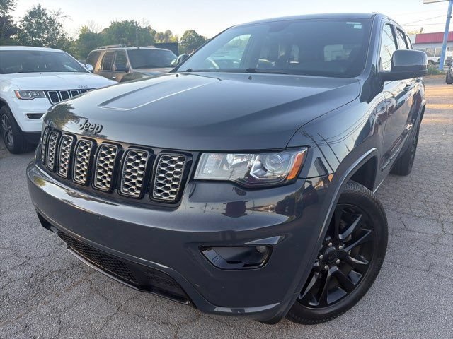 Used 2017 Jeep Grand Cherokee Altitude RWD image 3
