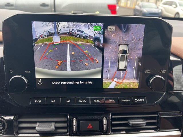 Used 2024 Nissan Pathfinder Platinum image 39