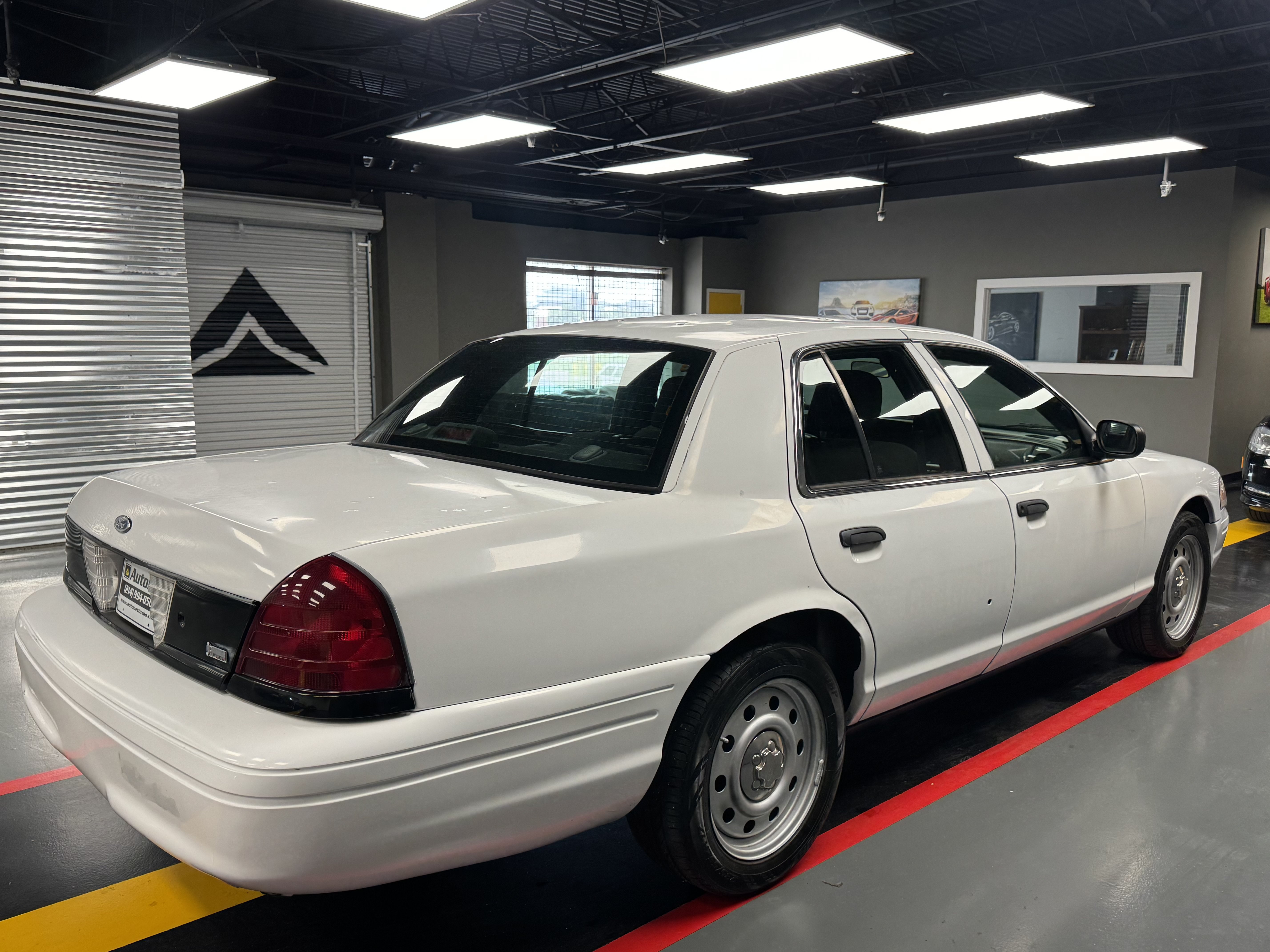 Used 2009 Ford Crown Victoria Police Interceptor RWD image 4