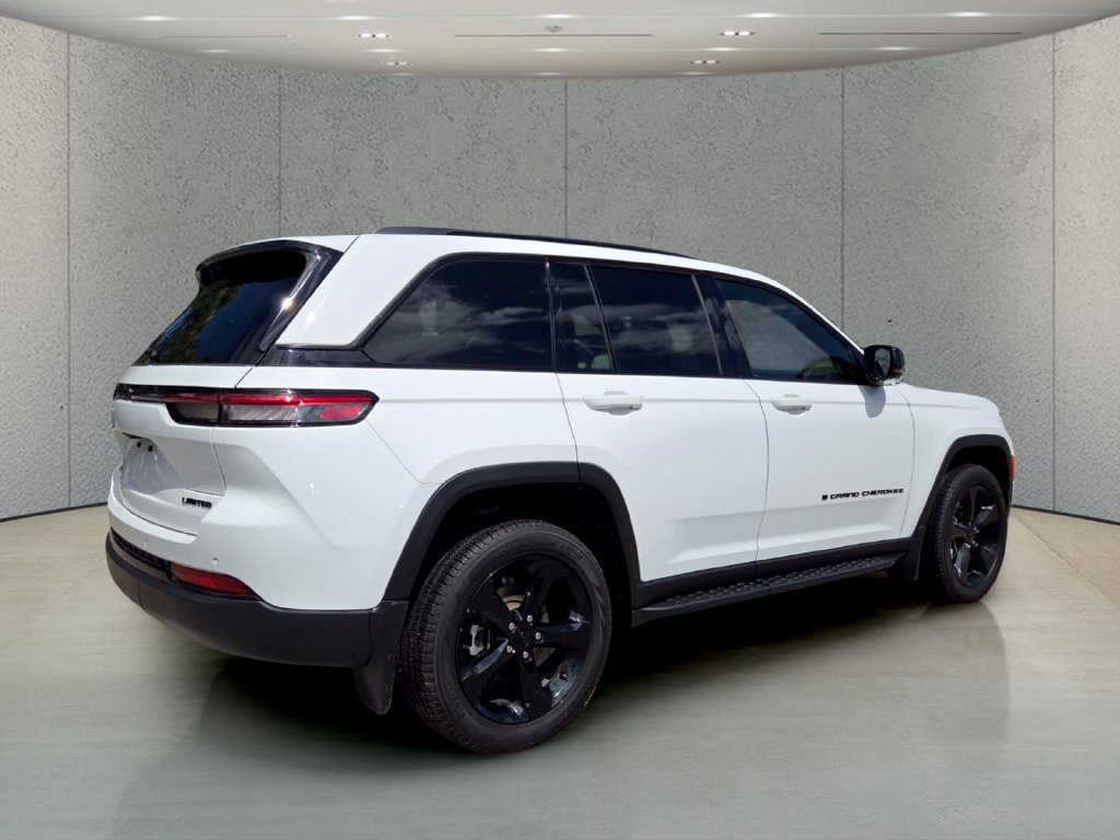 Used 2025 Jeep Grand Cherokee Limited AWD/4WD image 5