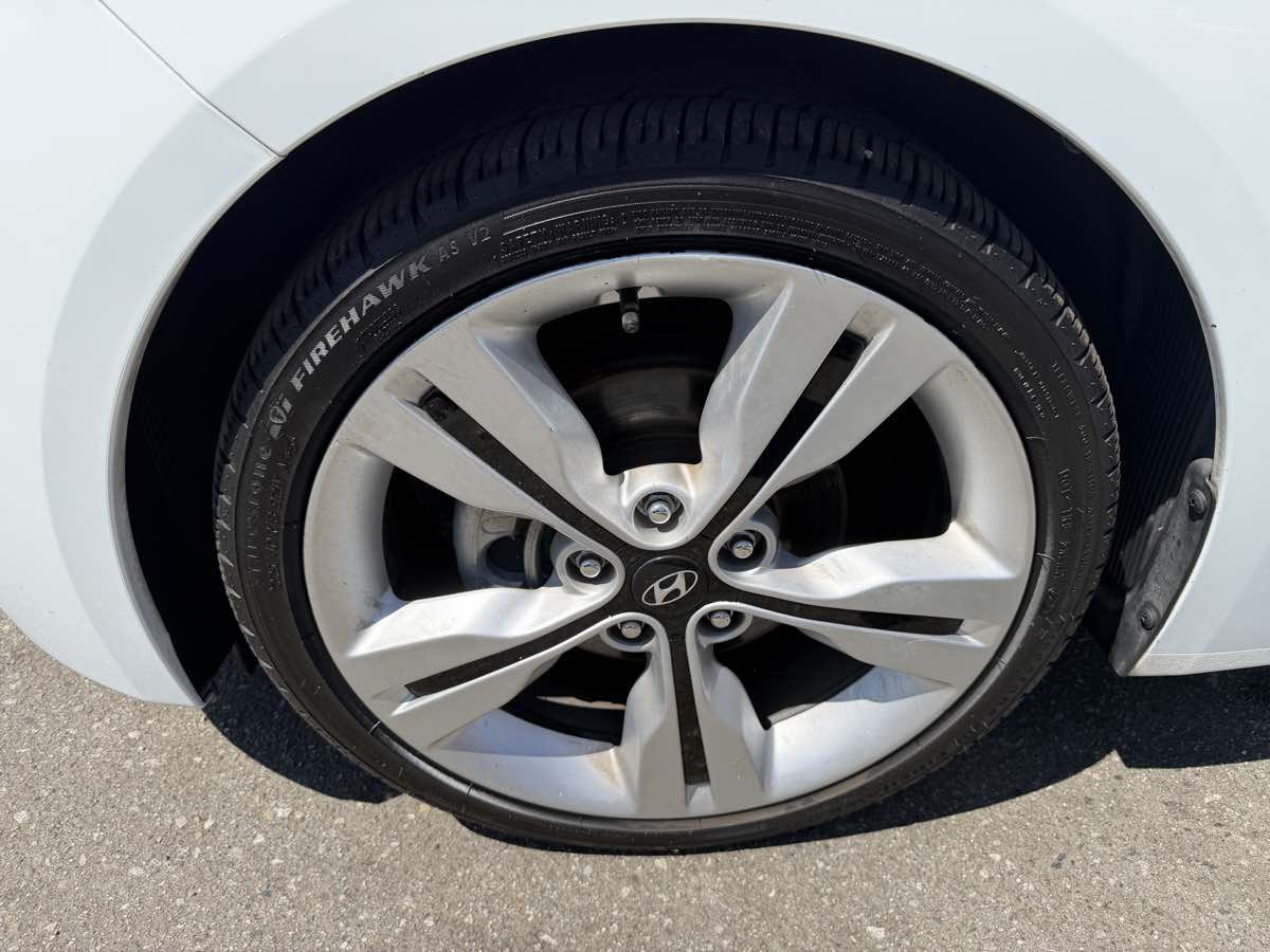 Used 2016 Hyundai Veloster w/ Option Group 02 FWD image 8