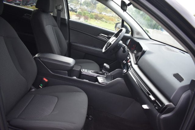 New 2026 Kia Sportage LX w/ LX Convenience Package FWD image 13