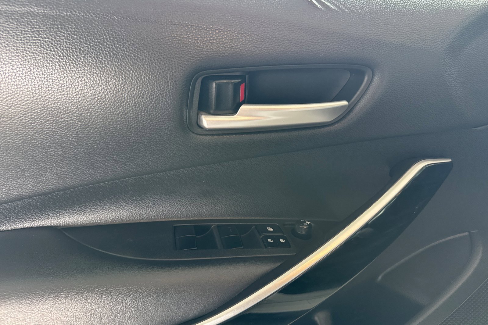 Used 2021 Toyota Corolla XSE image 15