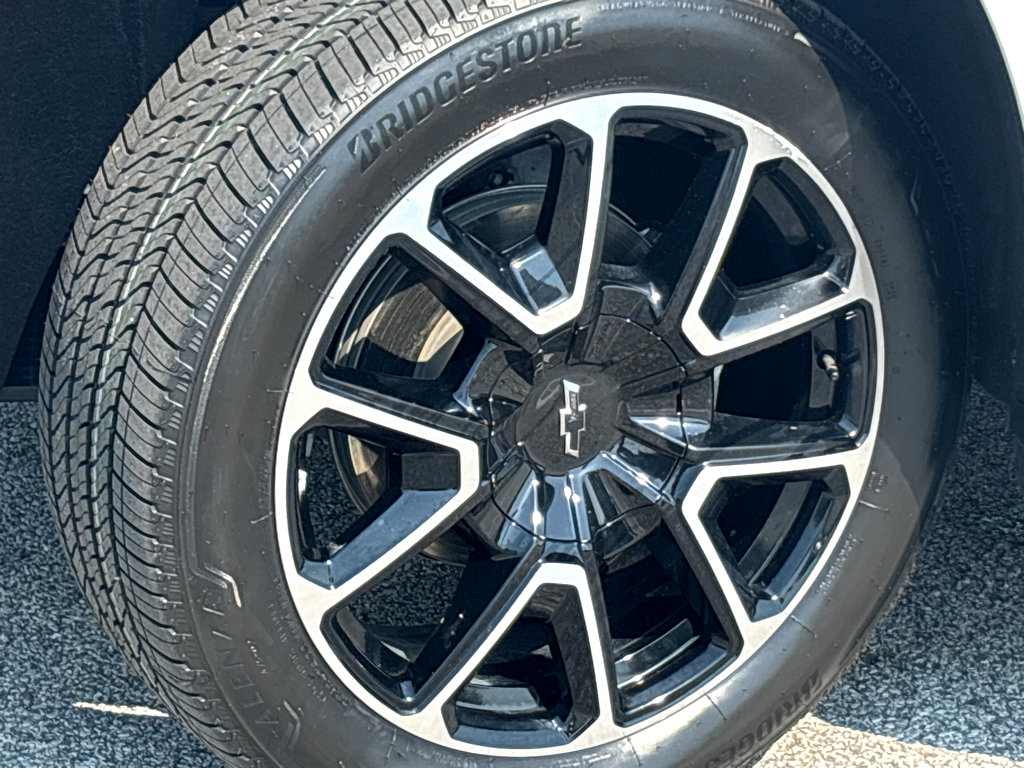 Used 2024 Chevrolet Tahoe RST w/ Luxury Package RWD image 17