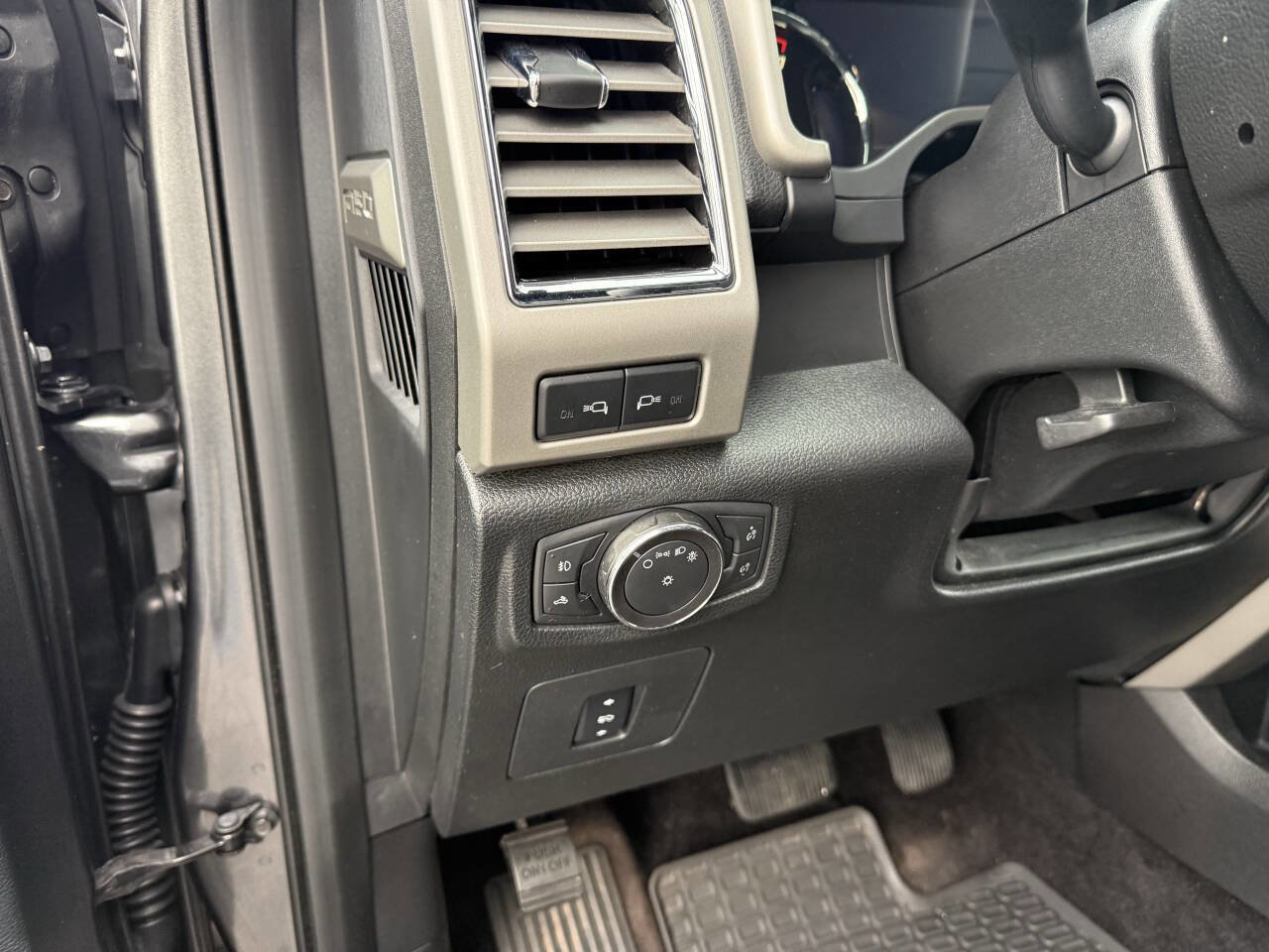 Used 2015 Ford F150 Lariat AWD/4WD image 11