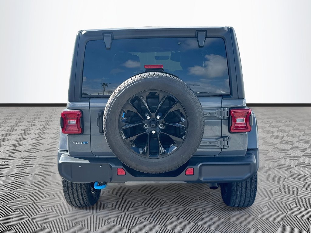 Used 2023 Jeep Wrangler Unlimited Sahara w/ Cold Weather Group AWD/4WD image 7