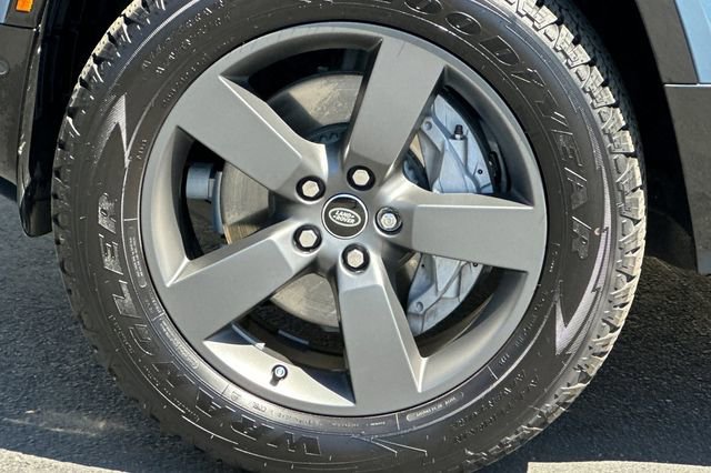 Certified 2025 Land Rover Defender 110 X-Dynamic SE AWD/4WD image 24