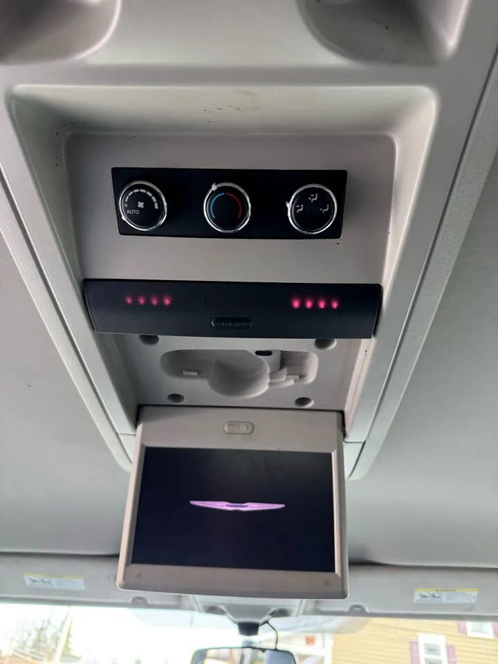 Used 2012 Chrysler Town & Country Touring-L w/ Entertainment Group #2 image 21