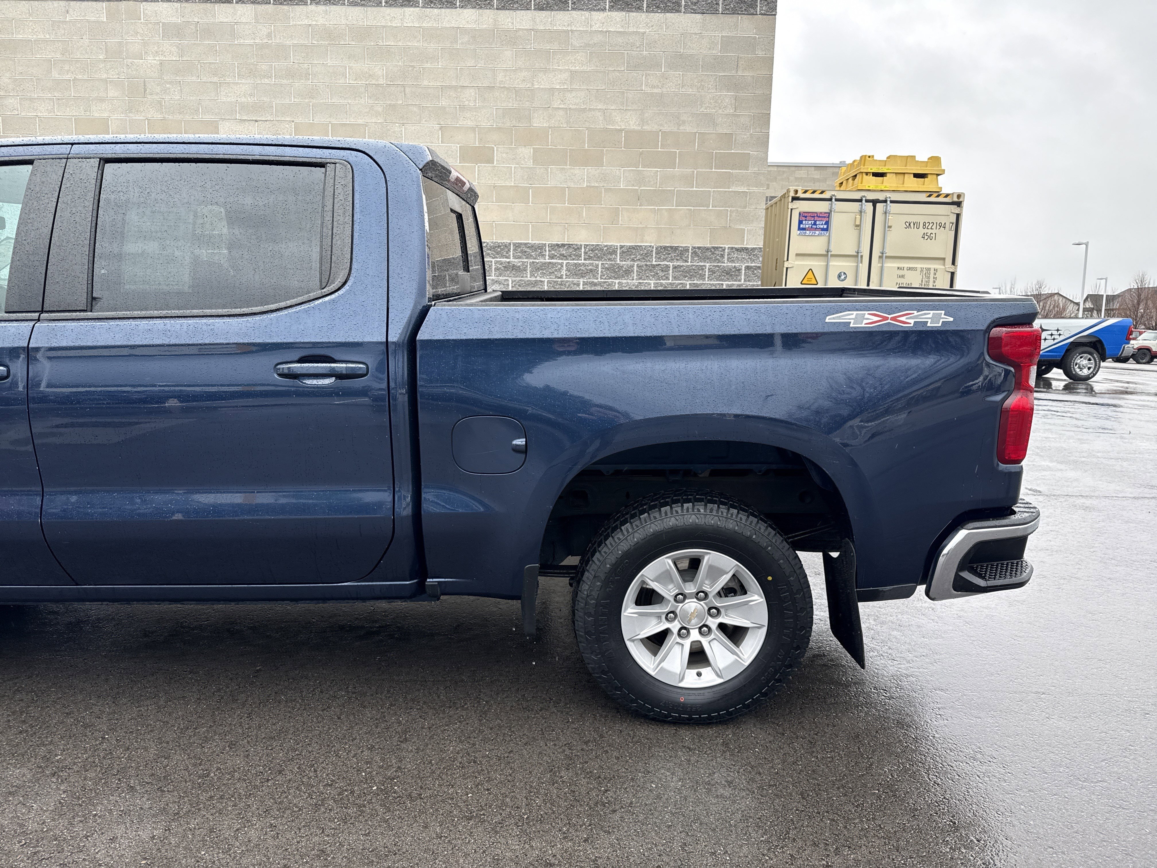 Used 2023 Chevrolet Silverado 1500 LT w/ Convenience Package II image 4