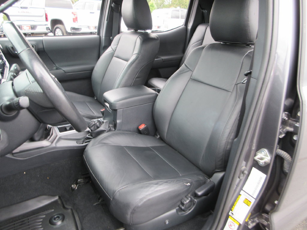 Used 2019 Toyota Tacoma TRD Off-Road AWD/4WD image 19