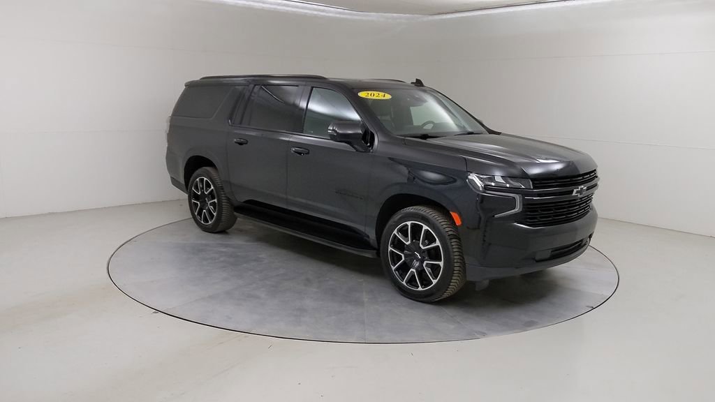 Used 2024 Chevrolet Suburban RST w/ Luxury Package AWD/4WD image 12
