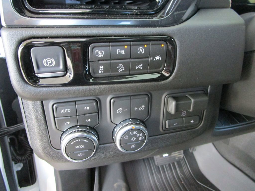 New 2026 GMC Yukon AT4 w/ AT4 Premium Plus Package image 27