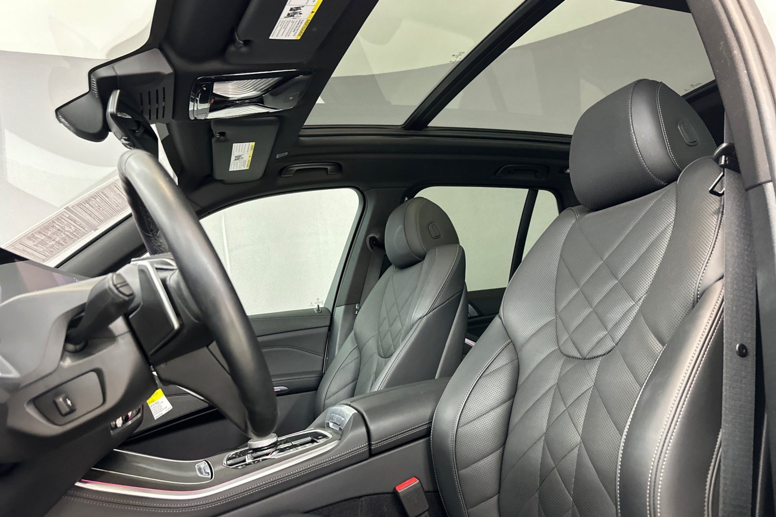 Certified 2025 BMW X5 xDrive40i w/ Parking Assistance Package AWD/4WD image 5