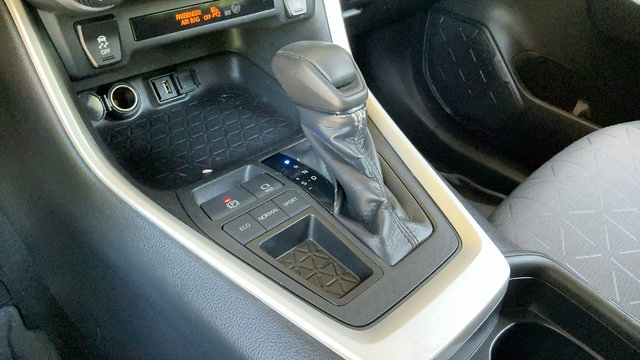 Used 2020 Toyota RAV4 XLE FWD image 17