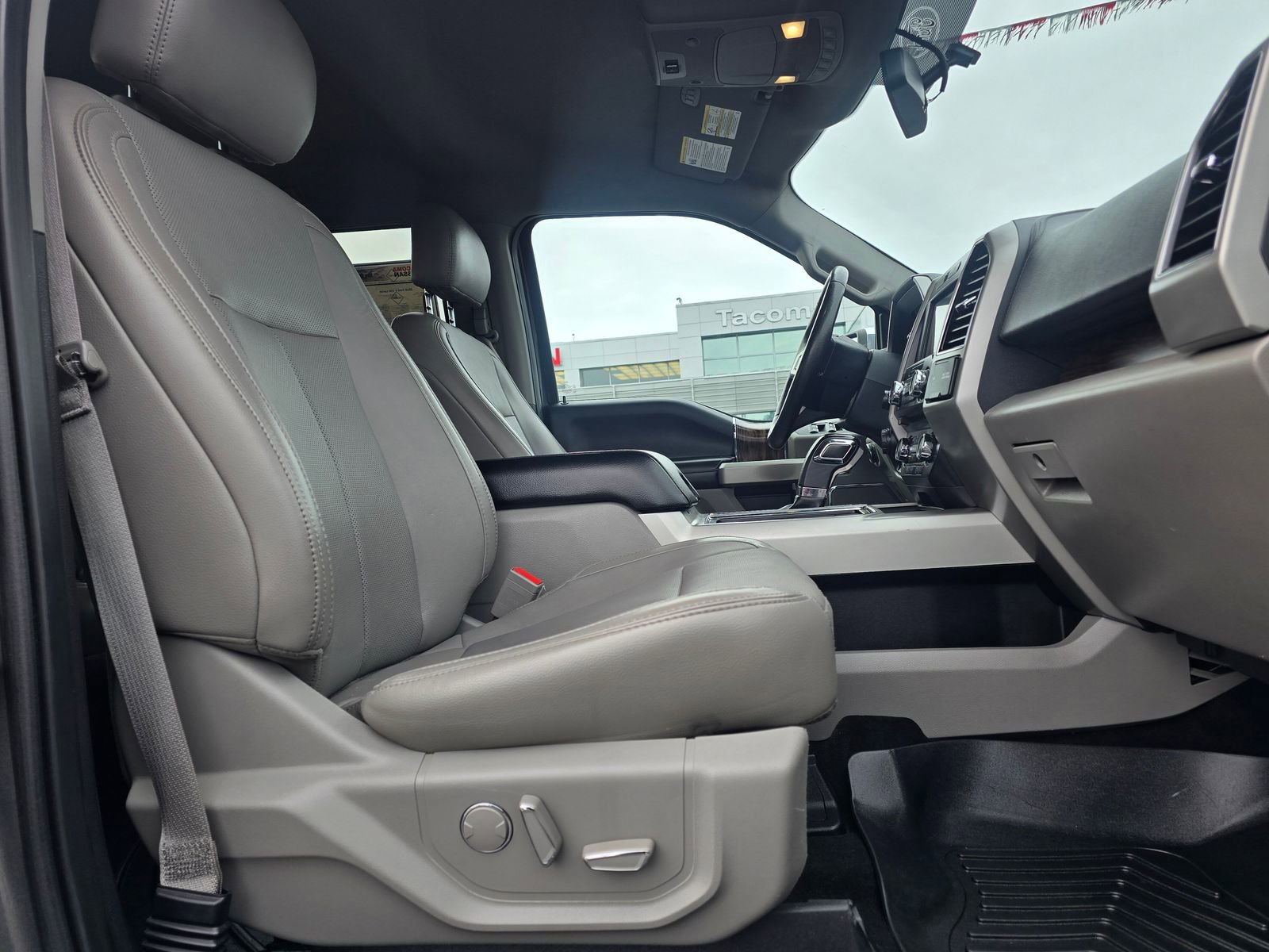 Used 2018 Ford F150 Lariat image 38