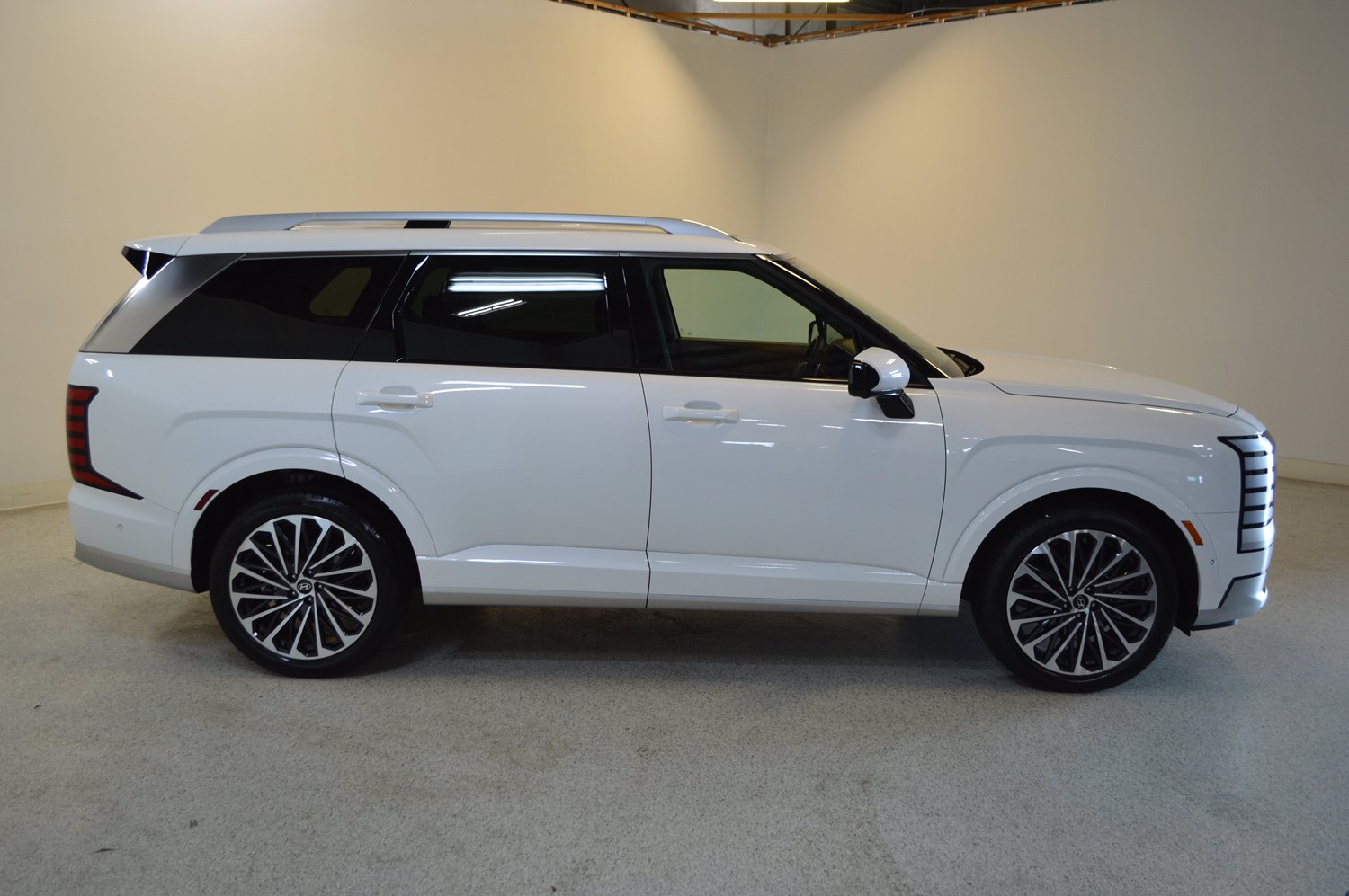 Used 2026 Hyundai Palisade Calligraphy AWD/4WD image 2