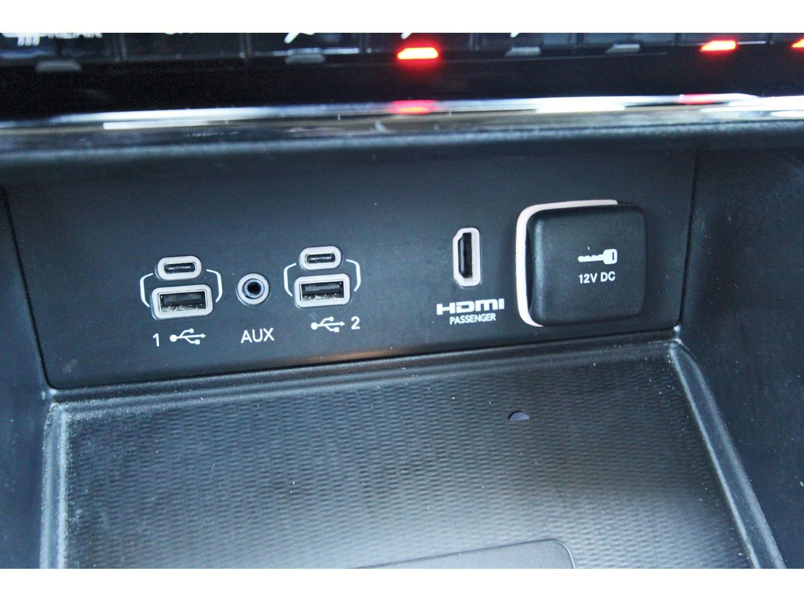 Used 2023 Jeep Grand Cherokee Limited w/ Luxury Tech Group II RWD image 29