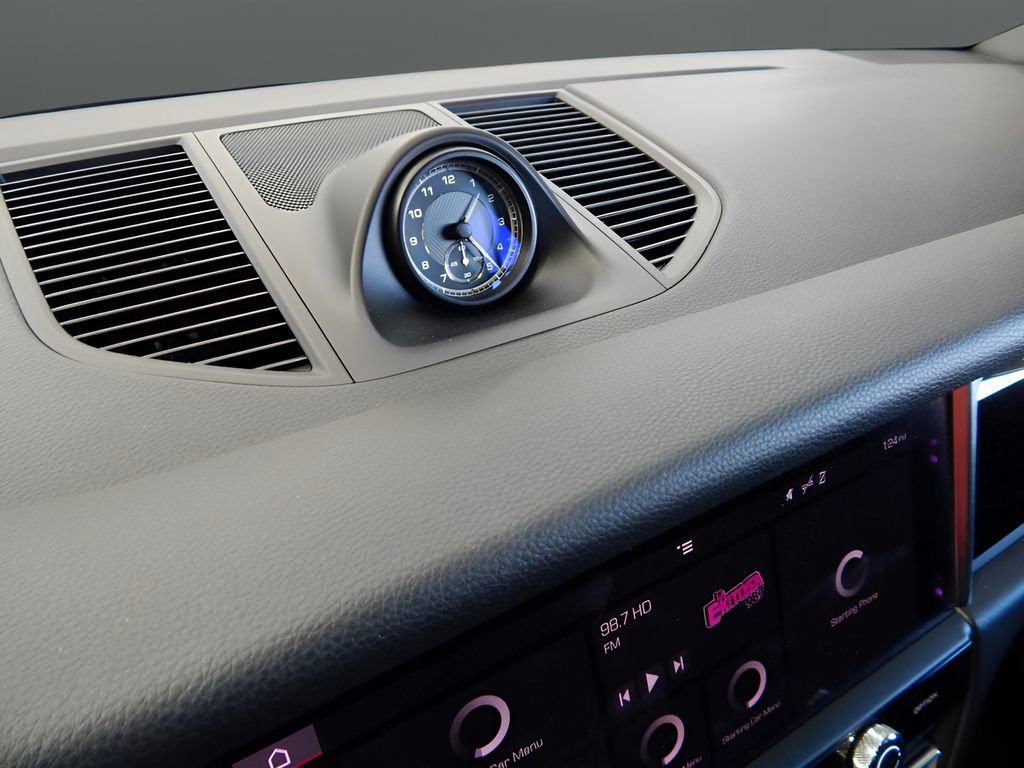 Used 2022 Porsche Macan image 24