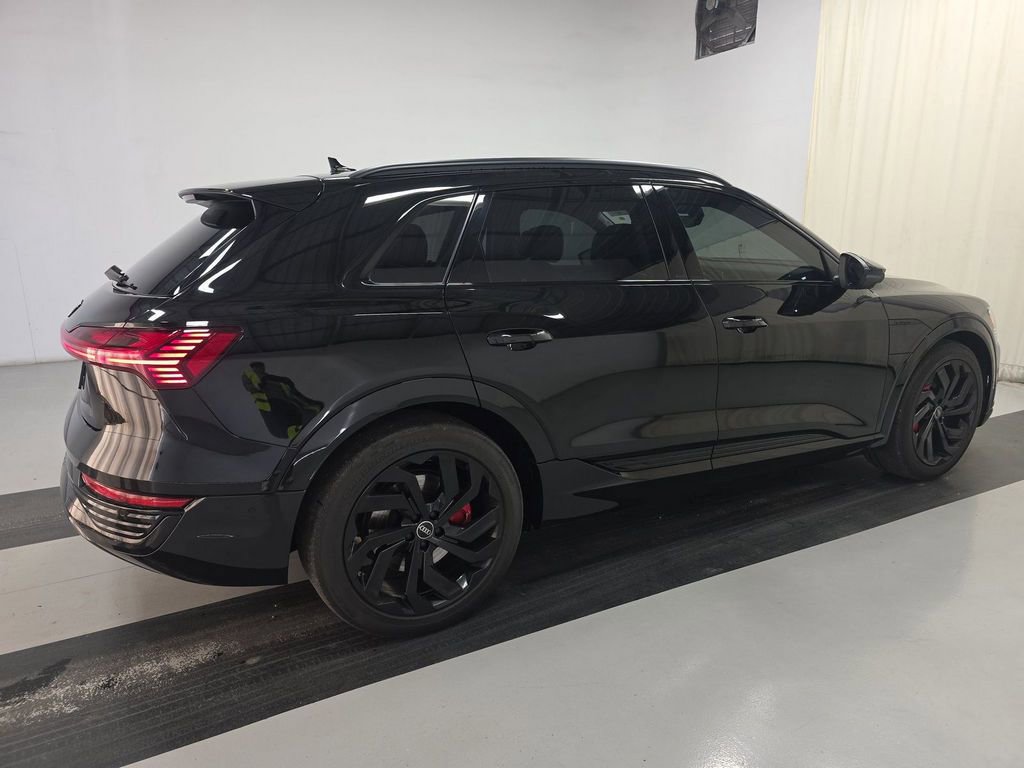 Used 2024 Audi Q8 e-tron Prestige w/ Prestige Package image 4