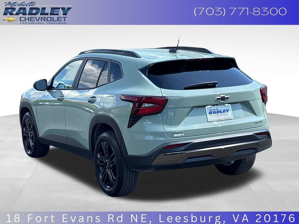Used 2025 Chevrolet Trax ACTIV w/ Driver Confidence Package FWD image 3
