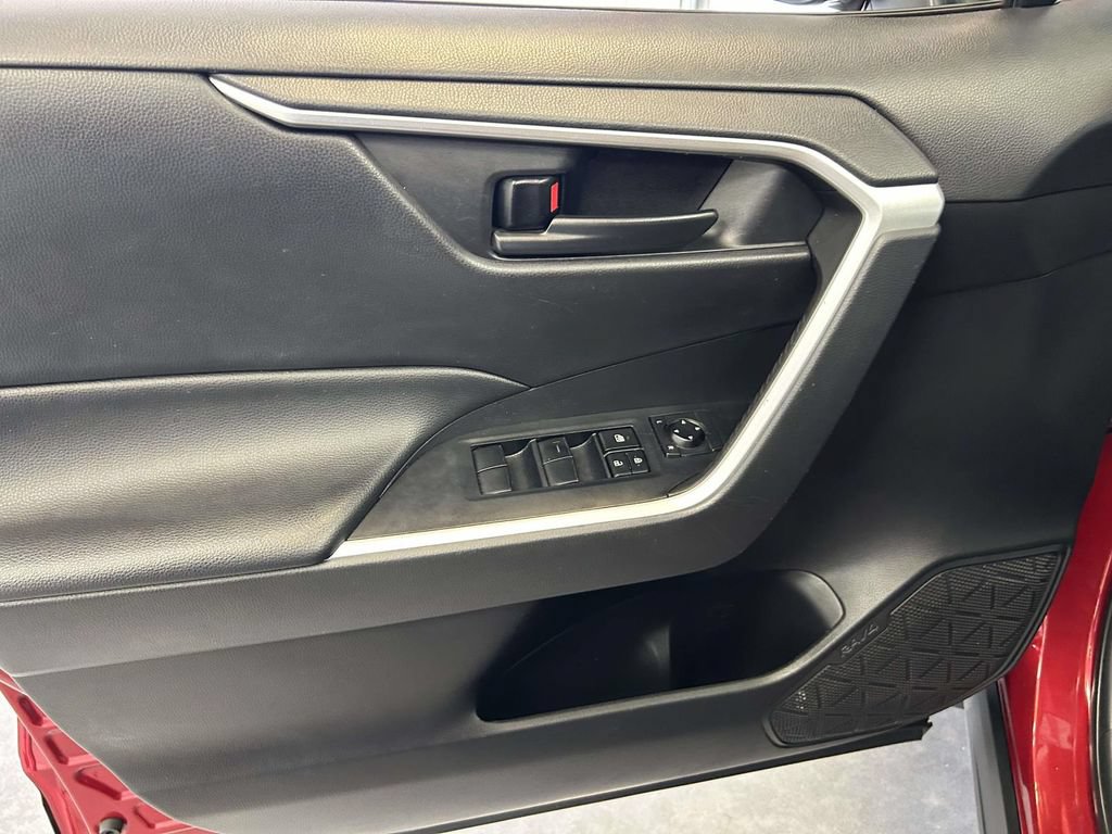 Certified 2022 Toyota RAV4 LE AWD/4WD image 16