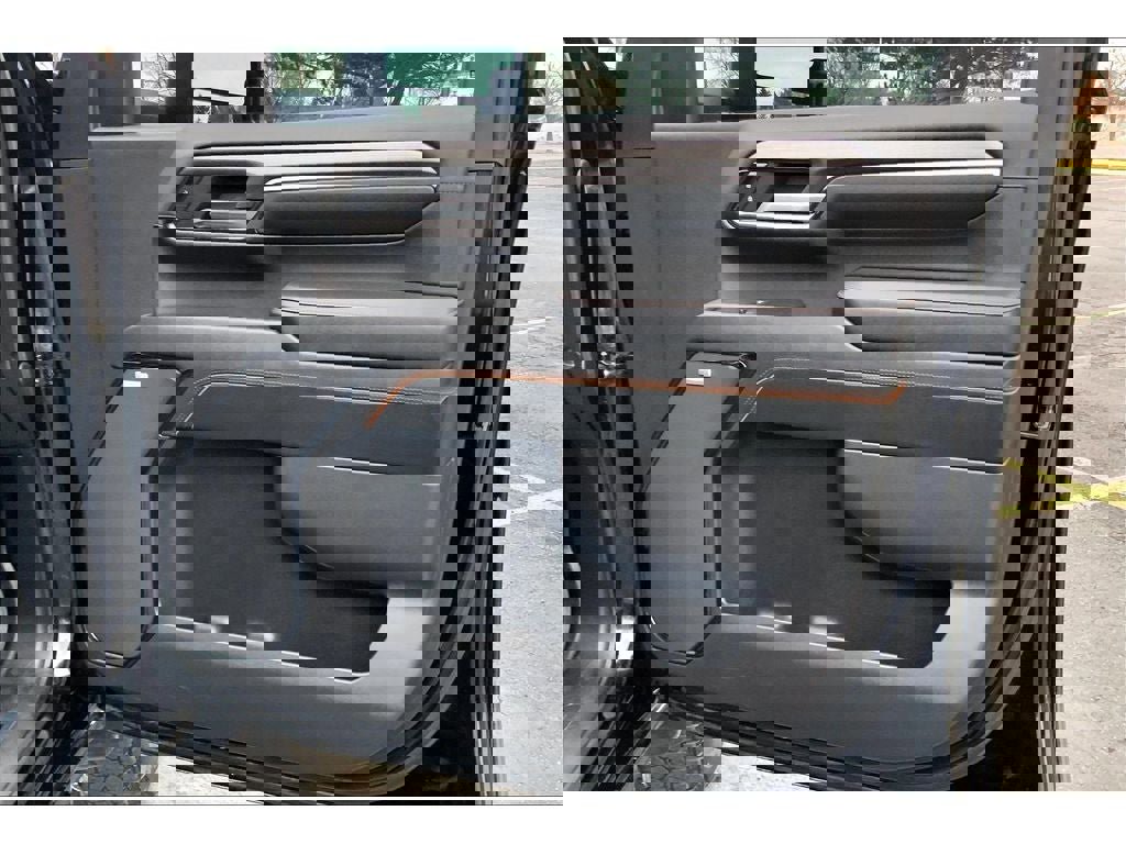 Used 2024 GMC Sierra 2500 AT4 w/ Technology Package image 25