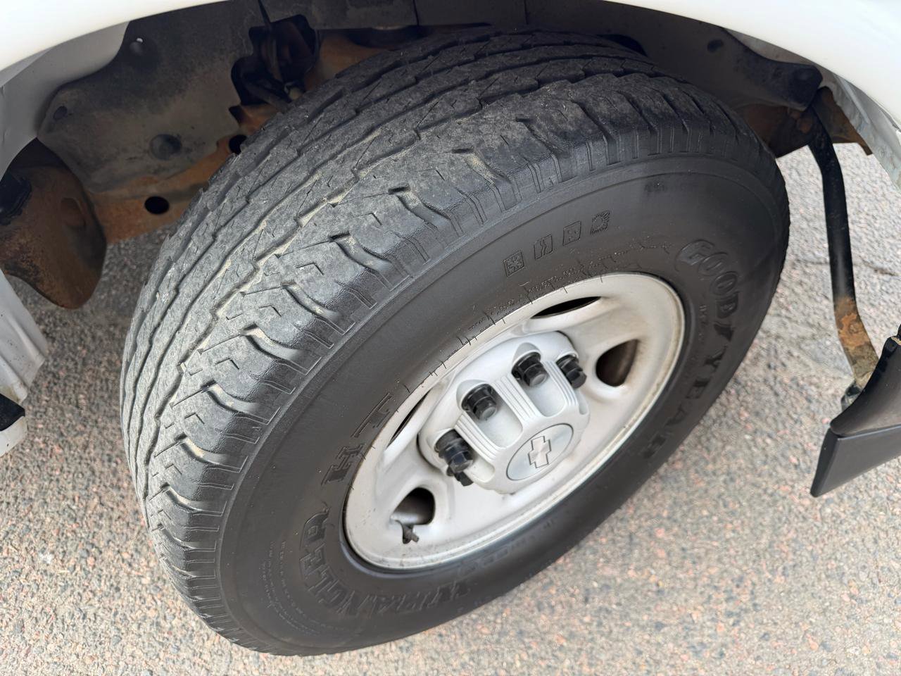 Used 2018 Chevrolet Express 2500 Extended w/ Driver Convenience Package image 28