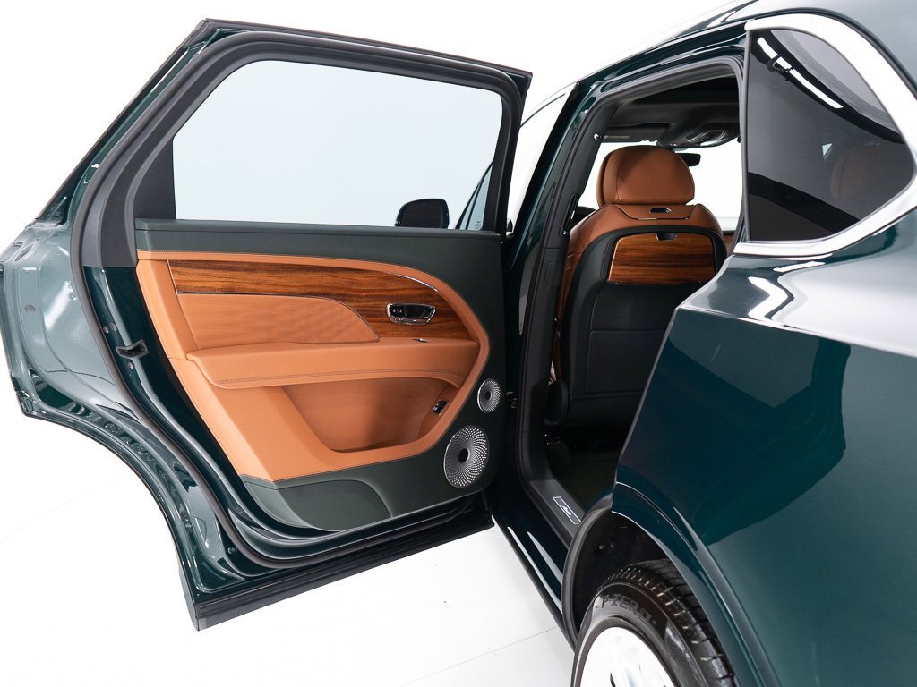 Used 2025 Bentley Bentayga Extended Wheelbase image 21