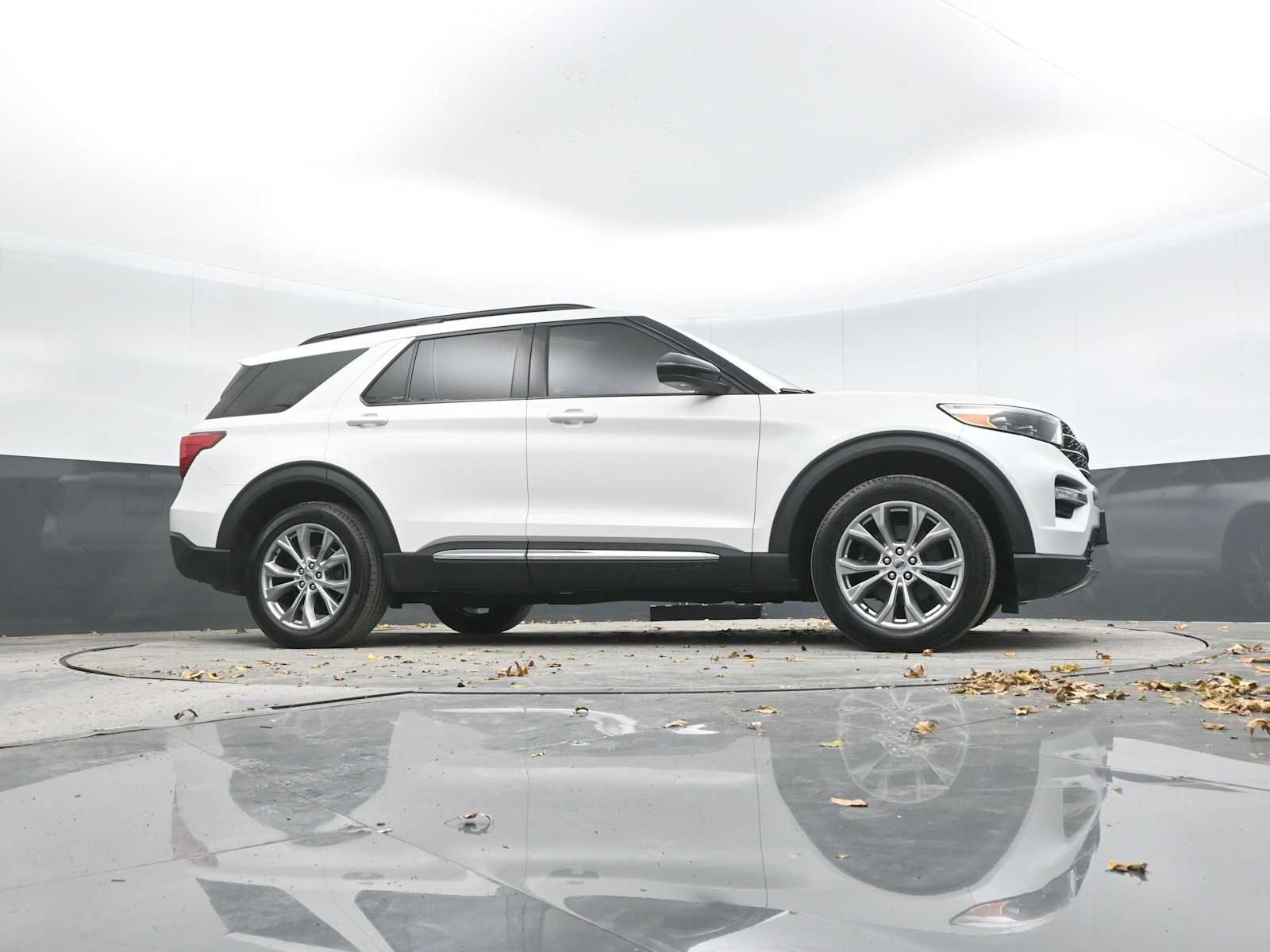 Used 2022 Ford Explorer XLT w/ Equipment Group 202A image 38