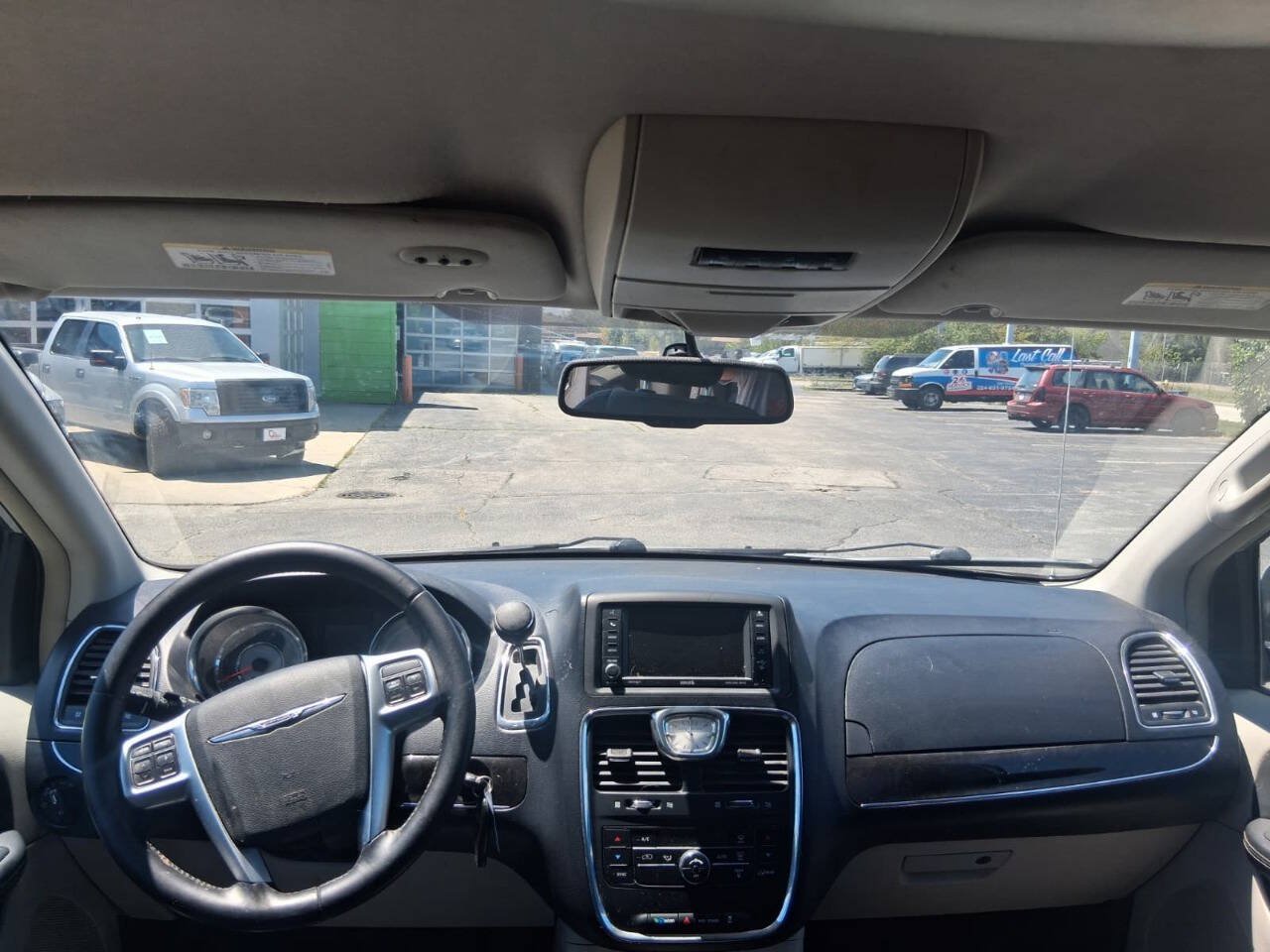 Used 2012 Chrysler Town & Country Touring w/ Entertainment Group #1 FWD image 8